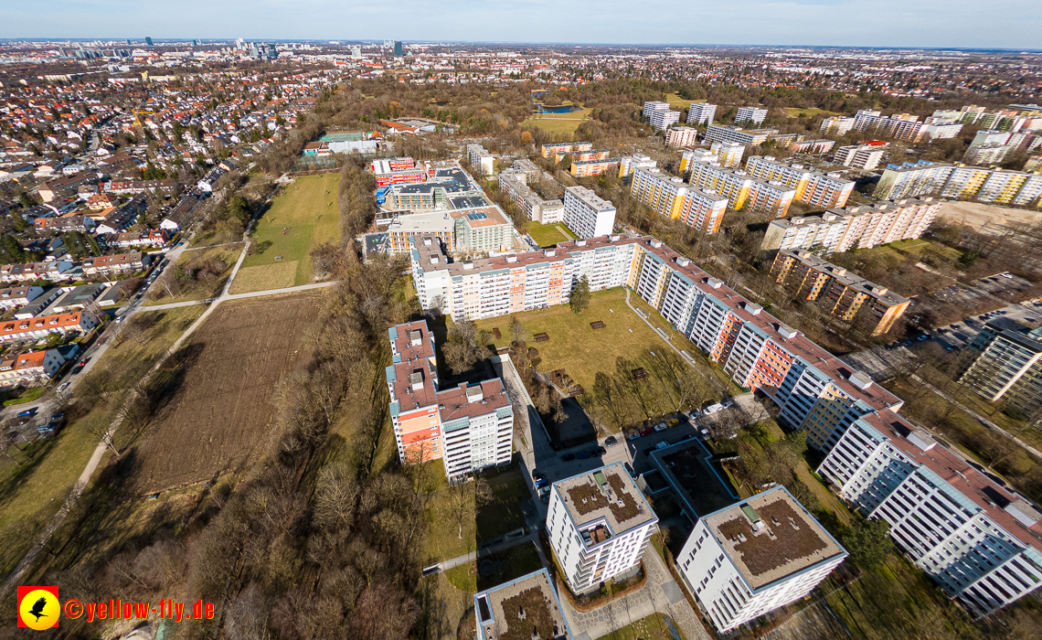 20.02.2023 -  Ostparksee und Schule am Strehleranger mit Umgebung in Neuperlach